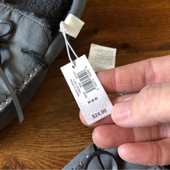 Old Navy Gray sherpa lined house shoes in size 8-9 - Picture 4 of 4